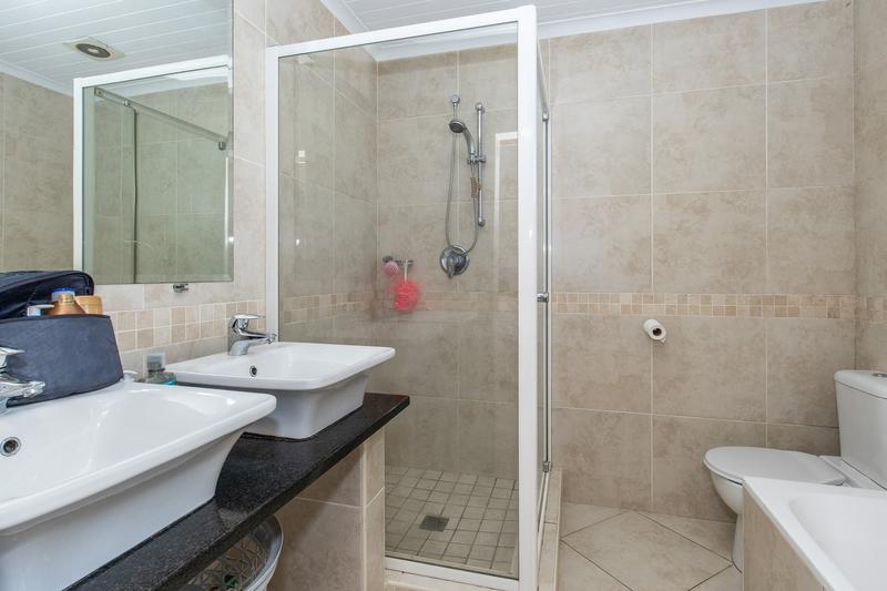 5 Bedroom Property for Sale in Constantia Western Cape